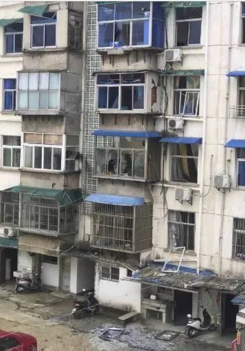 煤气罐把阀打开了也不出气怎么办,煤气罐把手很紧怎么回事