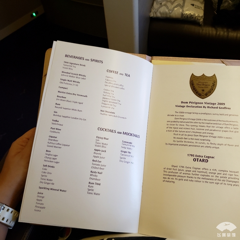 打卡泰航波音747头等舱，贴心空姐疯狂投喂，大龙虾鱼子酱吃到撑