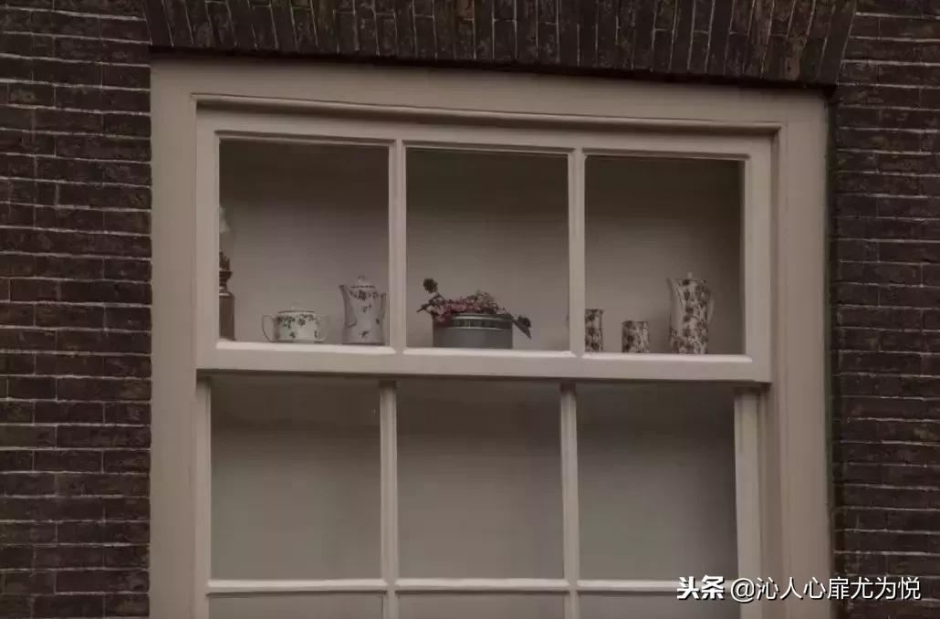 荷兰人为什么不爱拉窗帘？