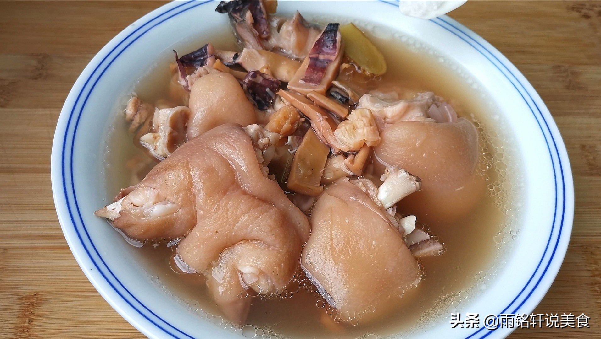 墨鱼干炖猪蹄做法,福建墨鱼干炖猪脚的家常做法