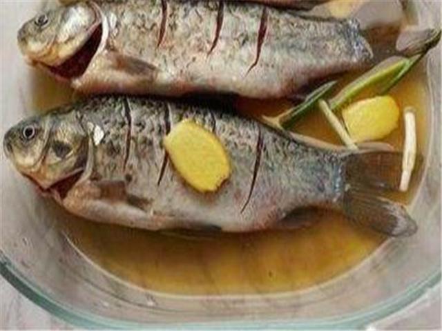 炖鱼掌握技巧没腥味鱼汤又香又白,炖鱼时哪些调料不能放