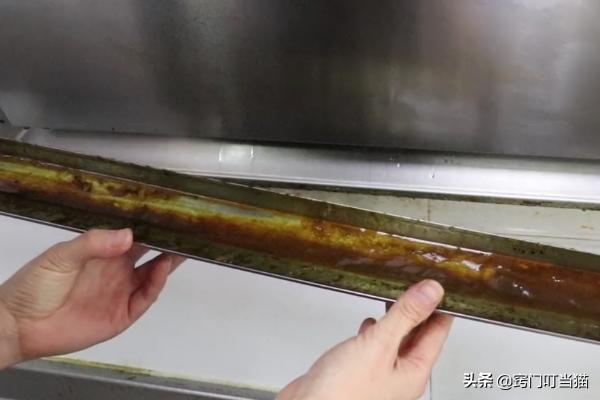 油烟机的废油倒进了下水道怎么办,油烟机上的废油掉下来