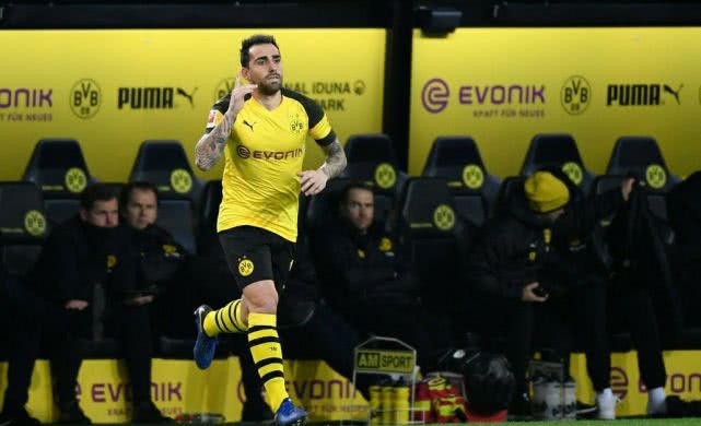 太不可思议！多特13场不败靠一神替补，10脚进10球简直逆天