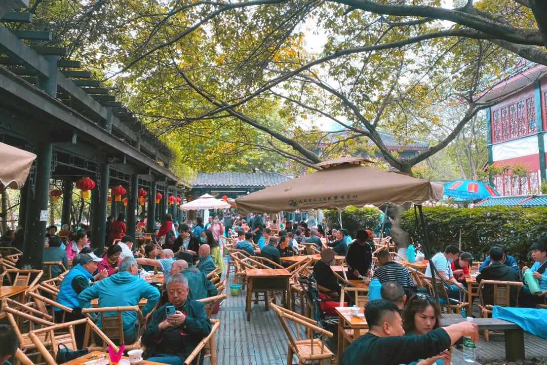 宽窄巷子成都休闲慢生活好去处,夜游成都宽窄巷子茶馆