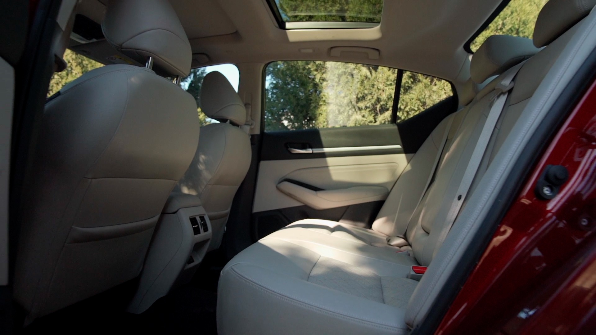 日产天籁2011款公爵2.5lxv尊雅版,天籁2021款2.0lxlupper智行版