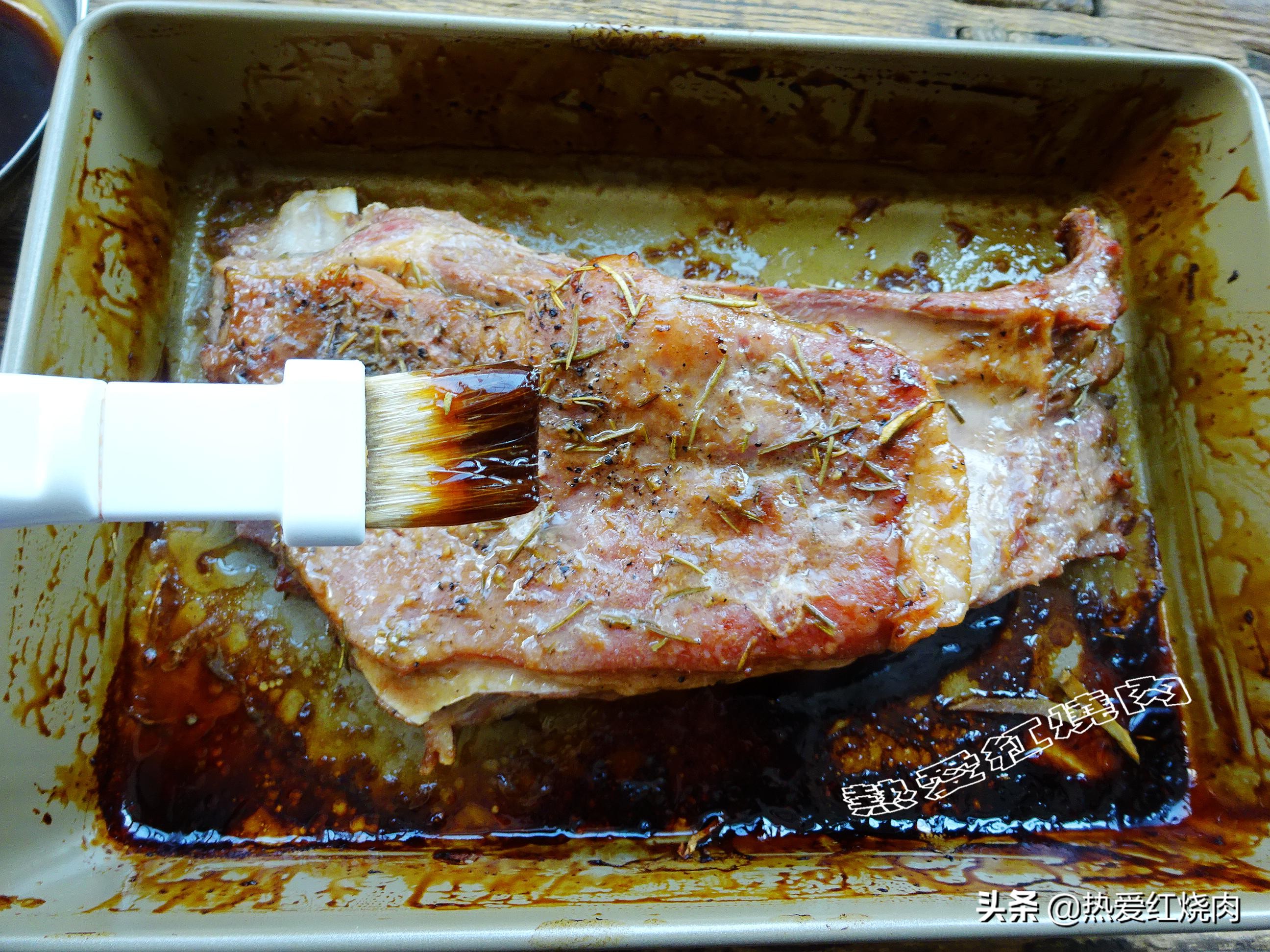 为啥羊排烤完没多少,为什么有些地方羊排烤得外焦里嫩