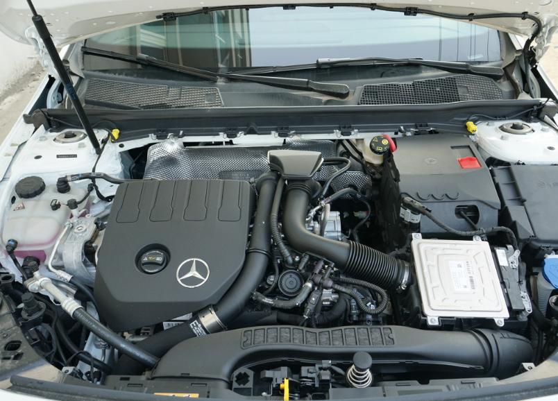 2023款奔驰a180l和宝马120i,奔驰a级180和200哪个更值得买