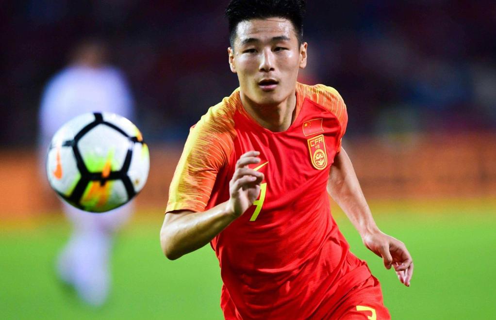 国足武磊照片,武磊上港全家福