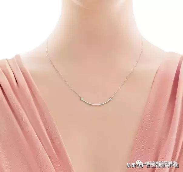 显脸瘦的方法和穿搭,显脸瘦显高的发型怎么扎