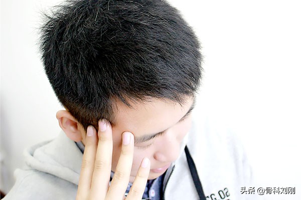 脖子酸痛僵硬怎么缓解用什么膏药,脖子颈椎疼痛最快怎么缓解视频