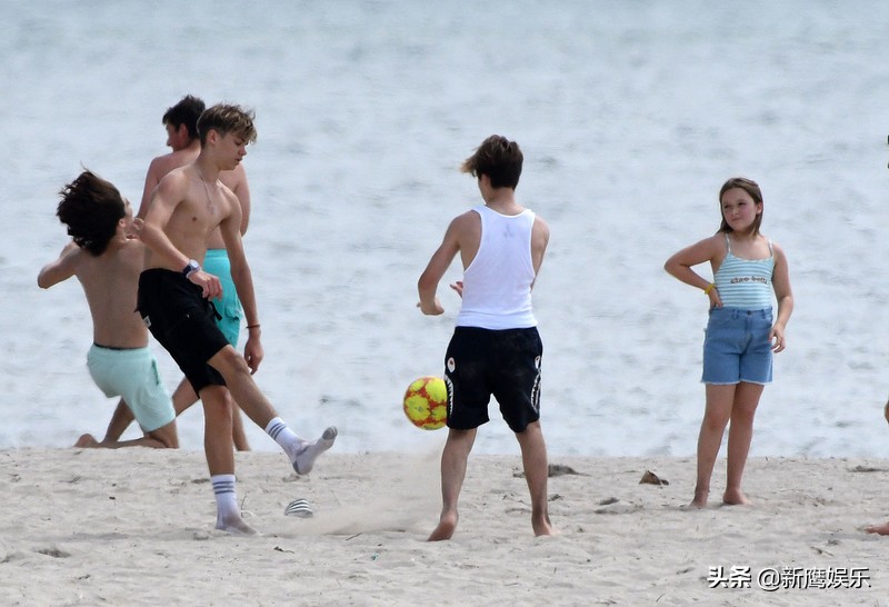 小贝儿子踢足球,贝克汉姆小七小时候