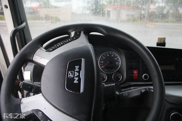 9年前那辆曼恩TGS重卡，饱经风霜依然能干粗活，很多配件还是原装