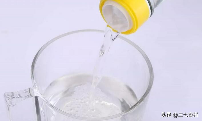 新买衣服掉色怎么处理不让它掉色,新买红色衣服怎么洗不掉色