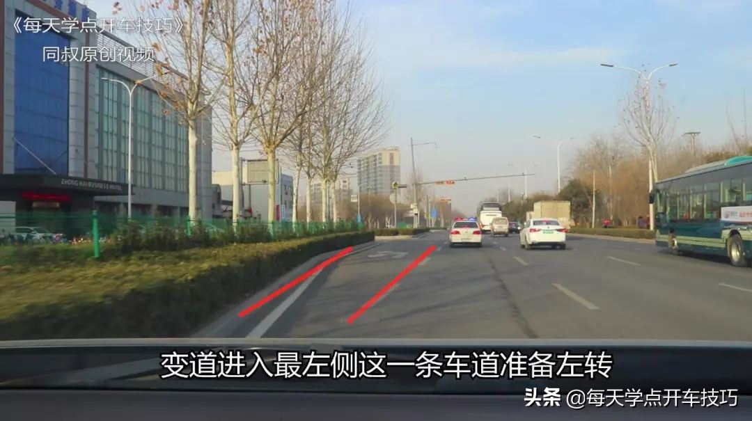 掉头专用车道掉头技巧避免刮蹭,道路左右转弯如何防止车头剐蹭