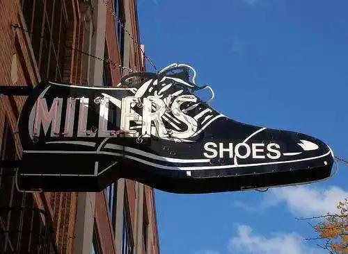 另类店铺招牌,吸引人的店铺招牌