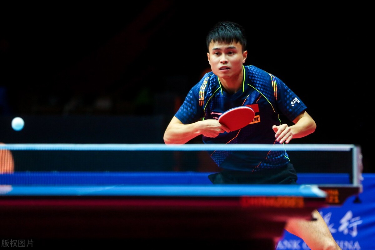 美国小伙抱着中国姑娘,国乒七号周启豪