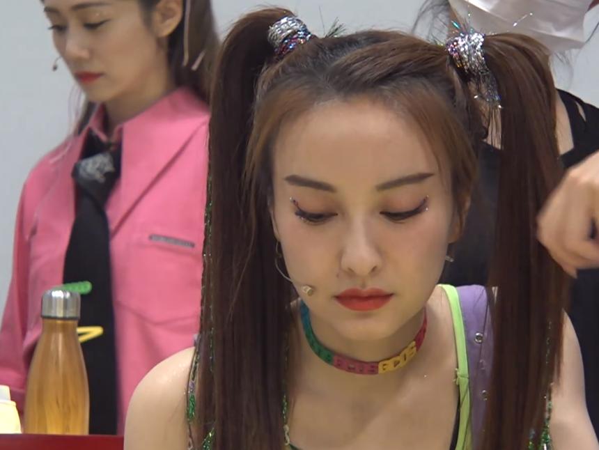 宁静乘风破浪的姐姐万茜出场,乘风破浪宁静黄龄万茜唱歌