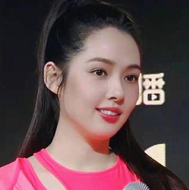 郭碧婷二胎产后首露面图片,郭碧婷芭比粉