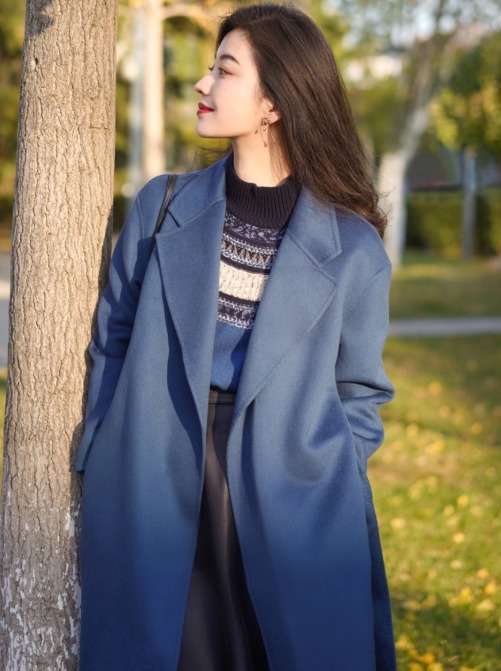 大衣这4款内搭时髦又高级,会打扮的女人穿搭