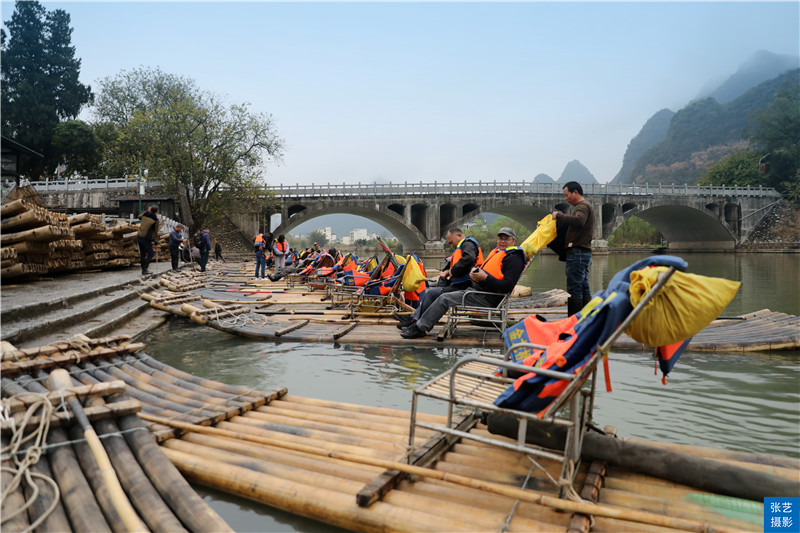 阳朔遇龙河8人船打水筏漂流,阳朔遇龙河竹筏八人筏