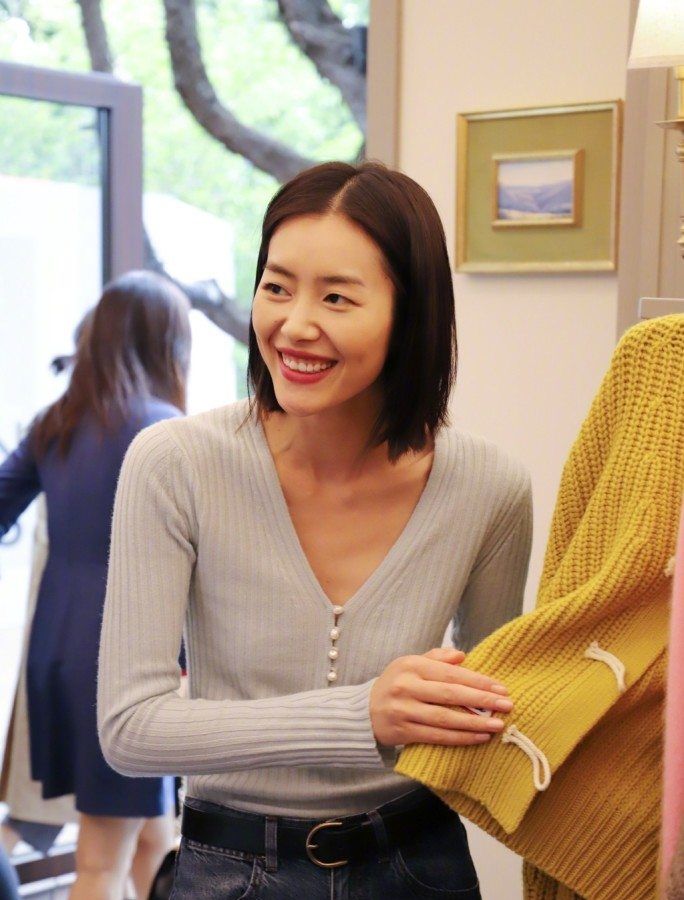 刘雯最近出席的时装周,刘雯时装秀近图