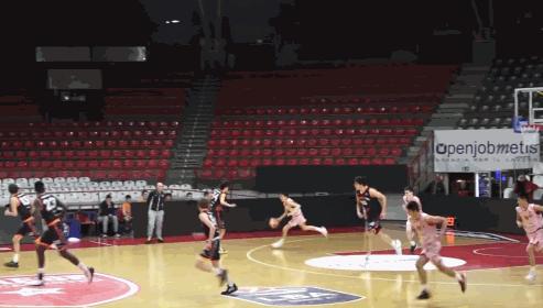 16岁中国后卫,16岁中国小将在意大利打球