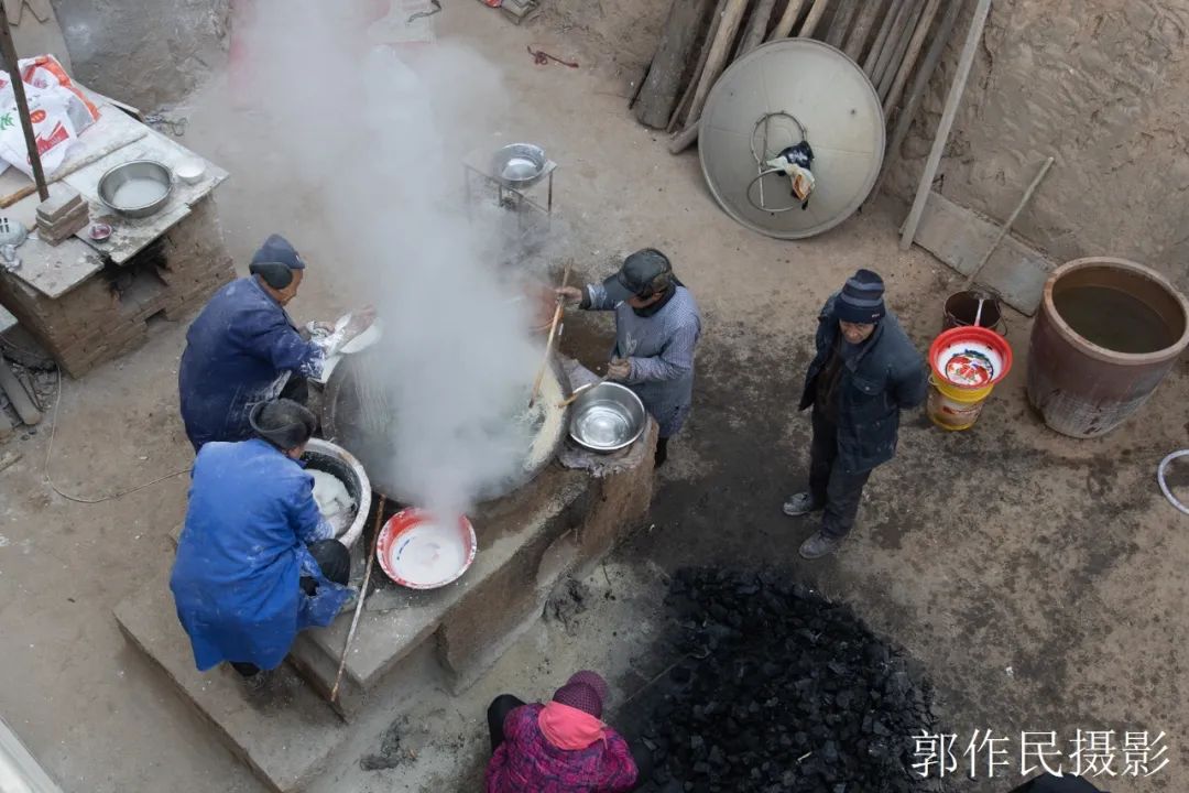 山东漏粉条的过程视频,漏瓢式粉条制作技术视频