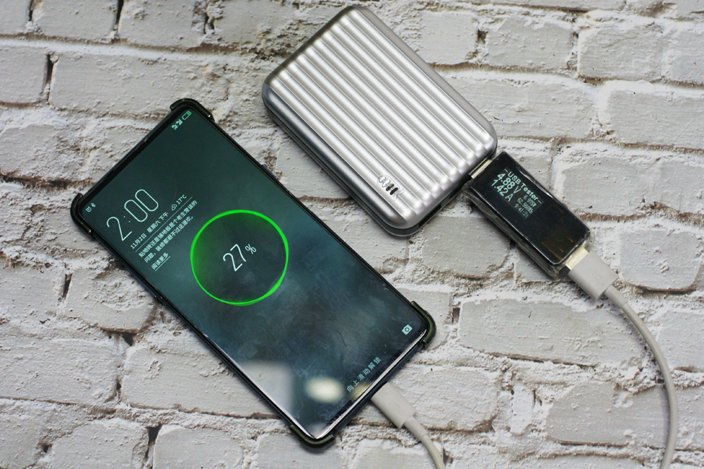 可以带上飞机的最大充电宝,长途旅行充电宝可以上飞机