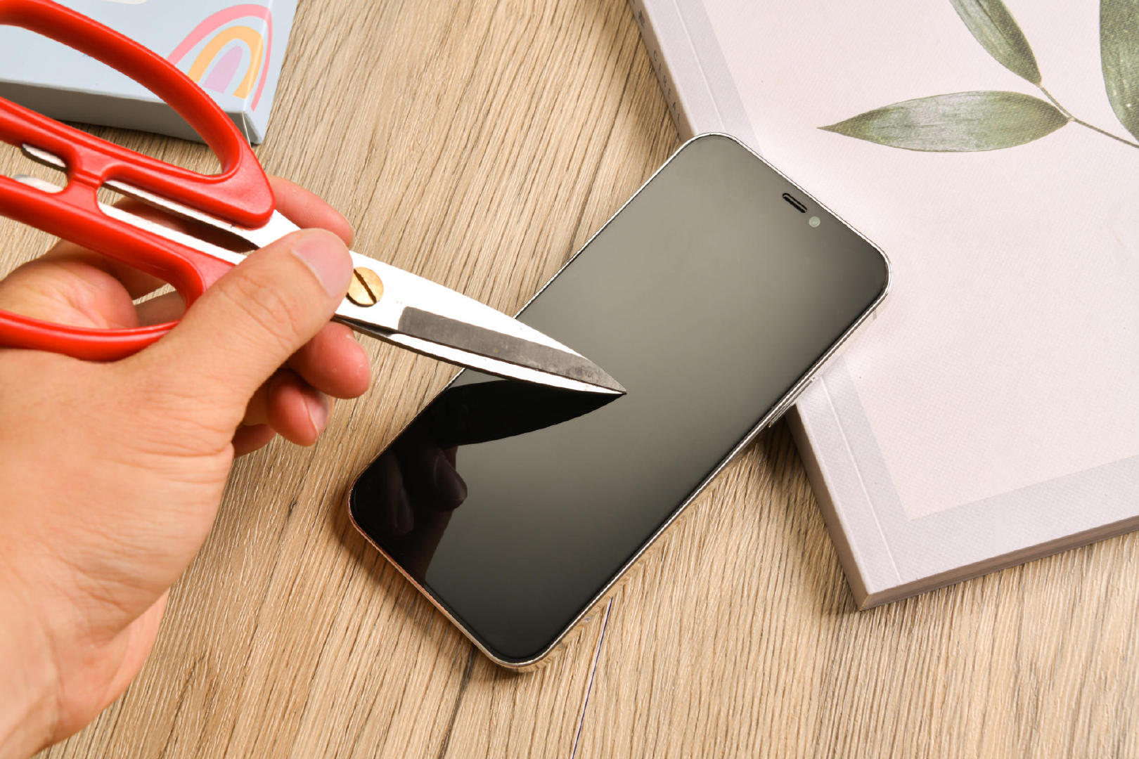 手机钢化膜最好贴什么样的,手机钢化膜屏保怎么贴