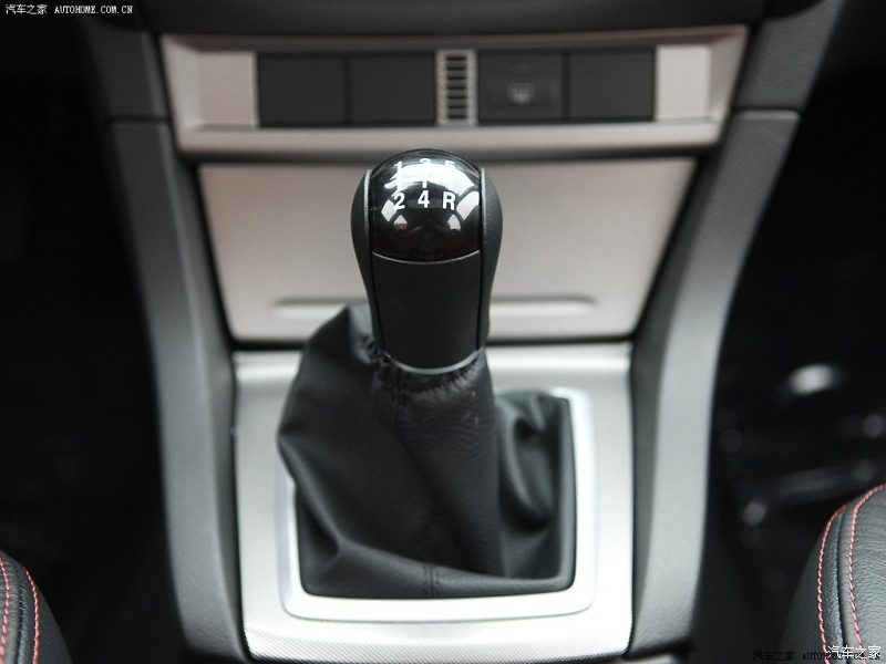 福克斯两厢2.0自动豪华运动,运动款福克斯与普通版的区别