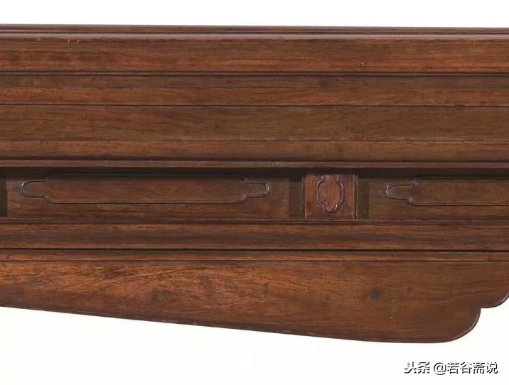 你看这张榻：破旧吗？破旧！大气磅礴吗？没觉得！可它值3105万！