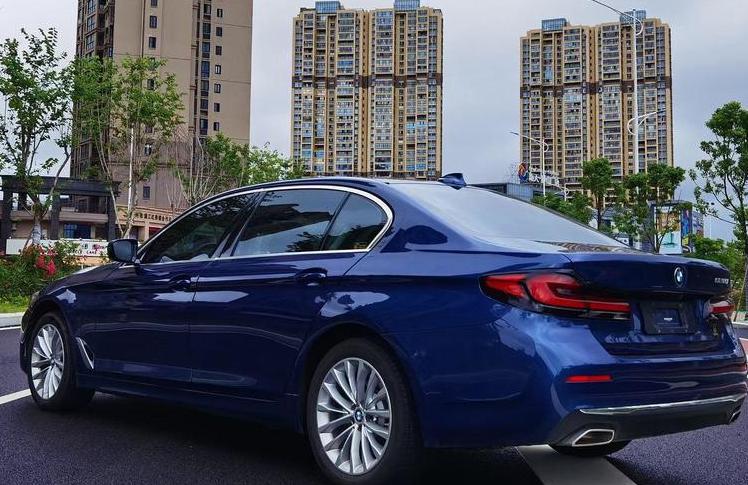 宝马5系2.0t油耗一公里多少钱,14年宝马5系油耗老是显示11.9