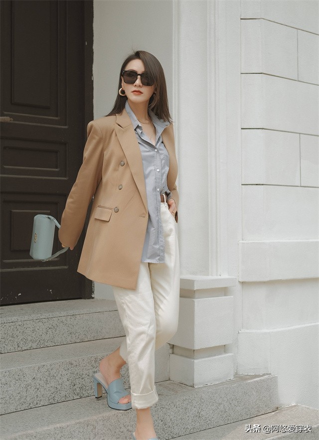 秋天米色裤子配什么鞋子,黑色裤子秋天穿的上衣怎么搭配