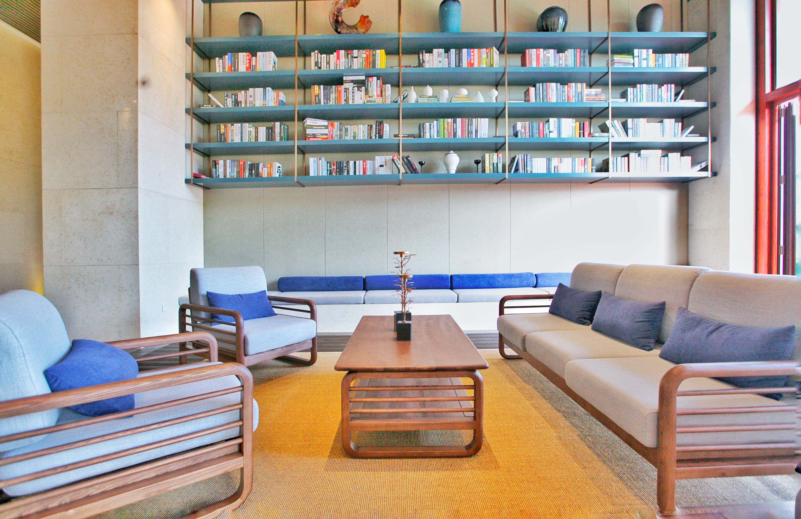 去三亚是住一个酒店好还是分开住,去三亚住酒店还是买房