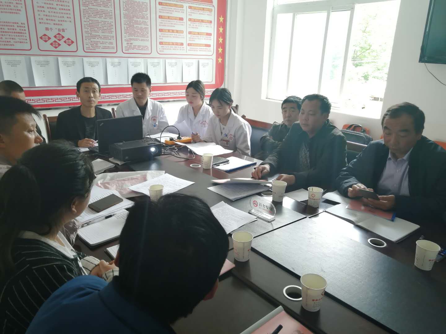 医院健康扶贫工作督导检查报道,卫生健康局扶贫工作汇报