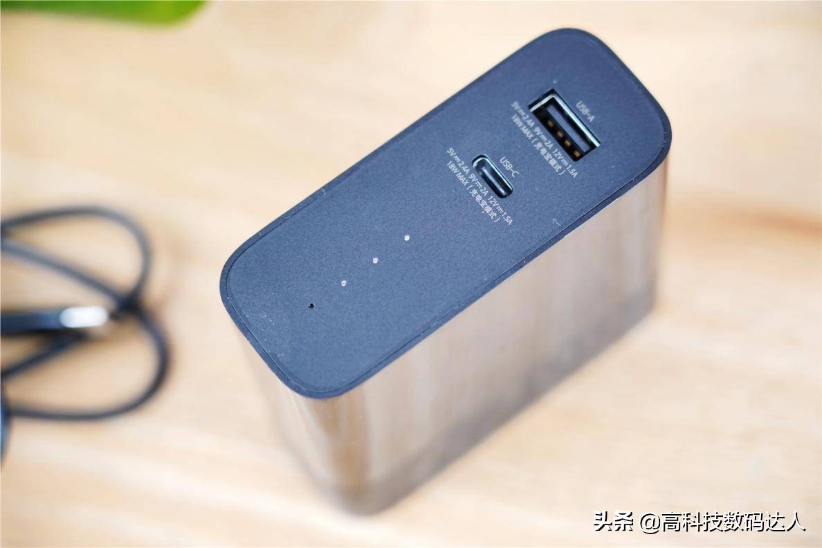 小米充电宝三向充电,小米充电宝用双向usb接口充电
