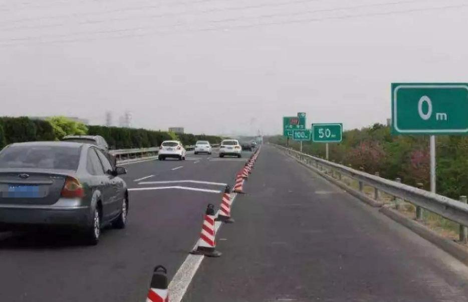 新手开车上高速技巧视频,雨天新手上高速驾驶技巧
