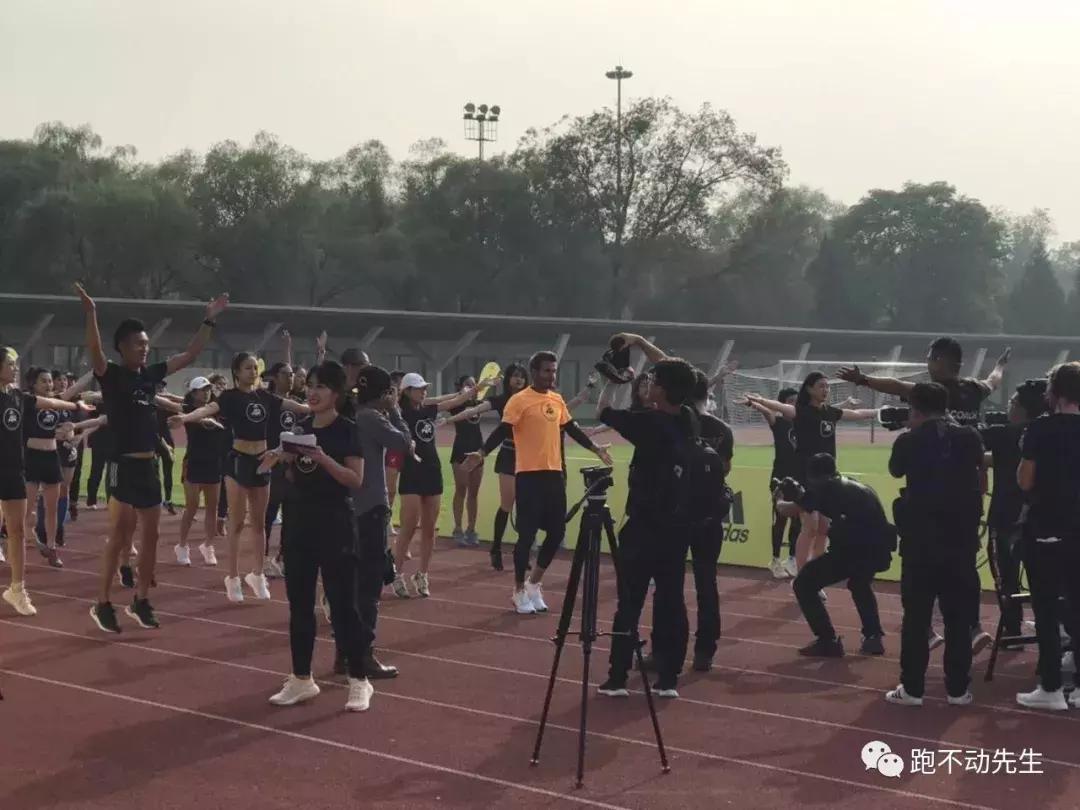 和贝克汉姆在球场上正面交锋,和贝克汉姆踢球是什么体验