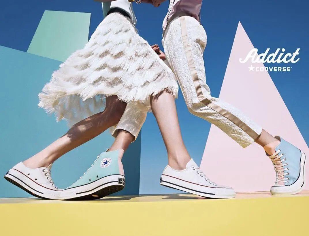 最近很火的一双蓝色帆布鞋,一双帆布鞋带你惊艳整个春夏