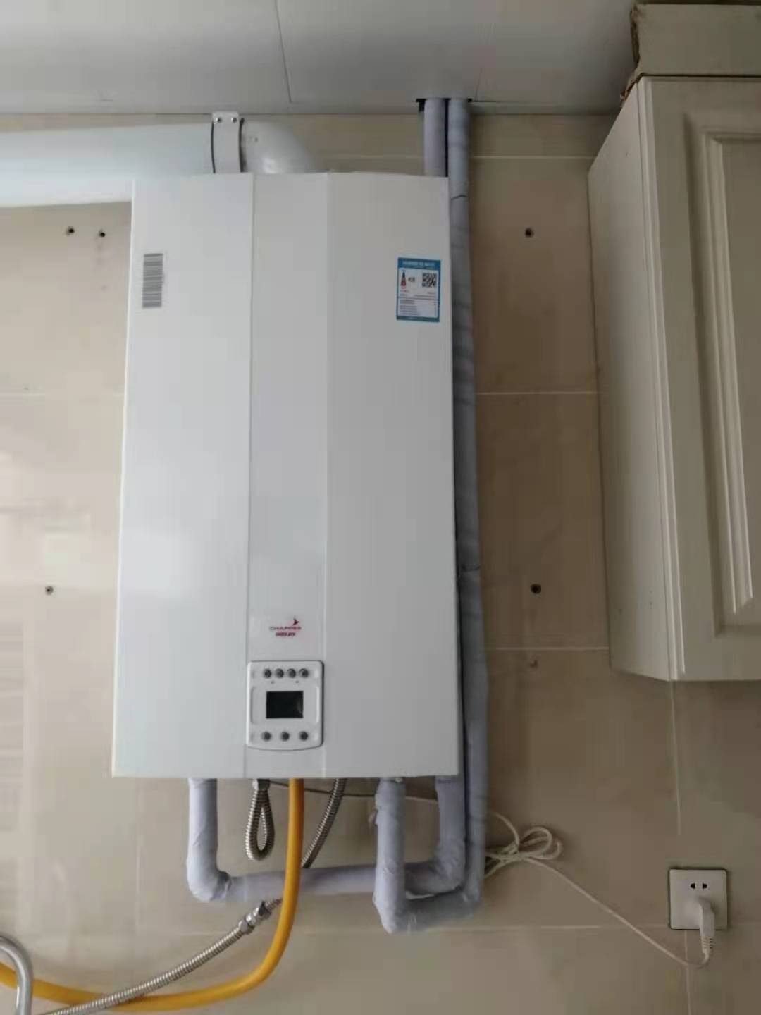 燃气壁挂炉与电壁挂炉比较,壁挂炉和燃气热水器哪个划算