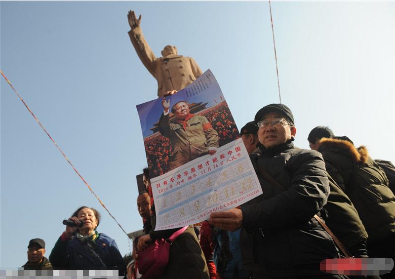 毛主席塑像曾是大学地标：山大挥手像留存后成*物文**，背后历史感人