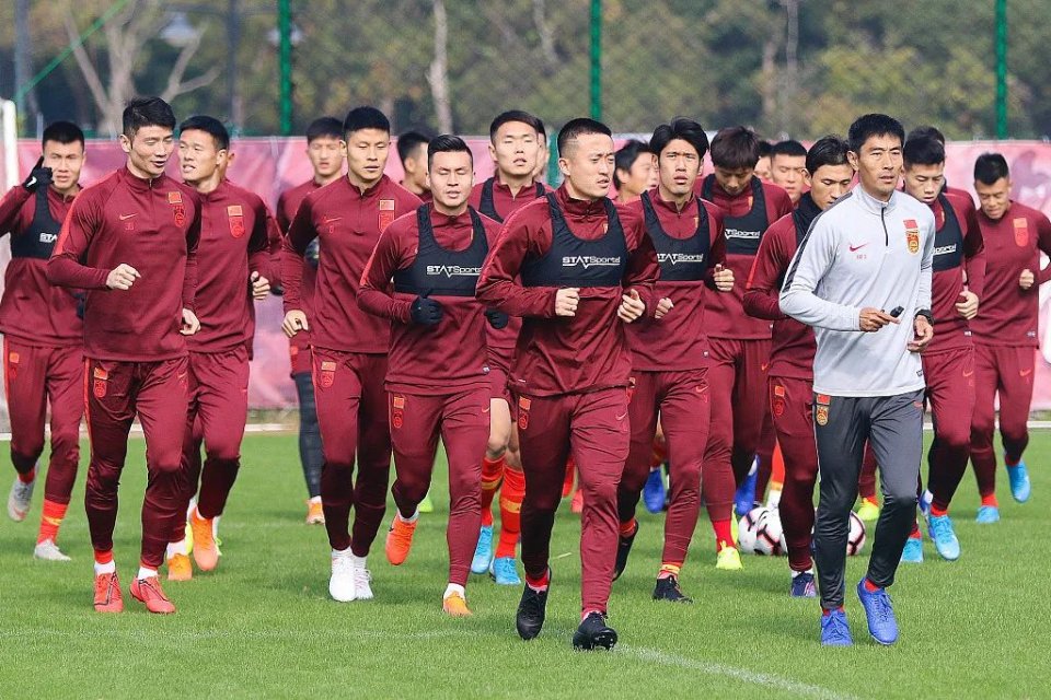 美团老板吐槽国足视频,美团调侃国足