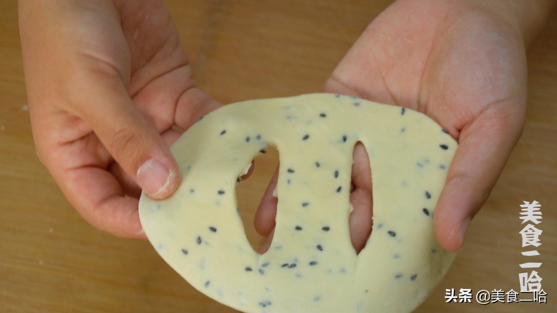 炸油饼家常做法，大刀一切，个个蓬松又柔软，比面包都要软