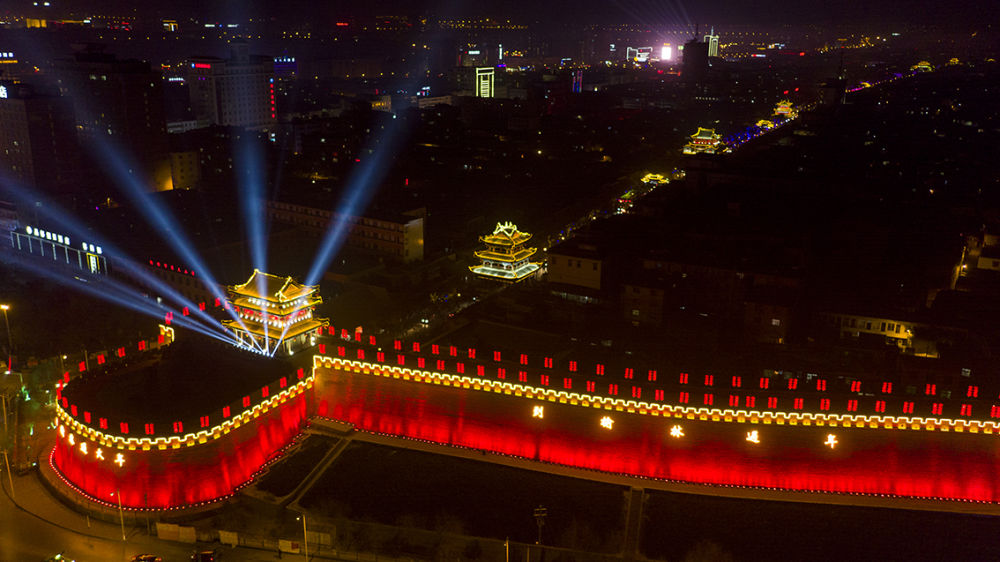 塞上长城绝高漠金戈犹响无定河