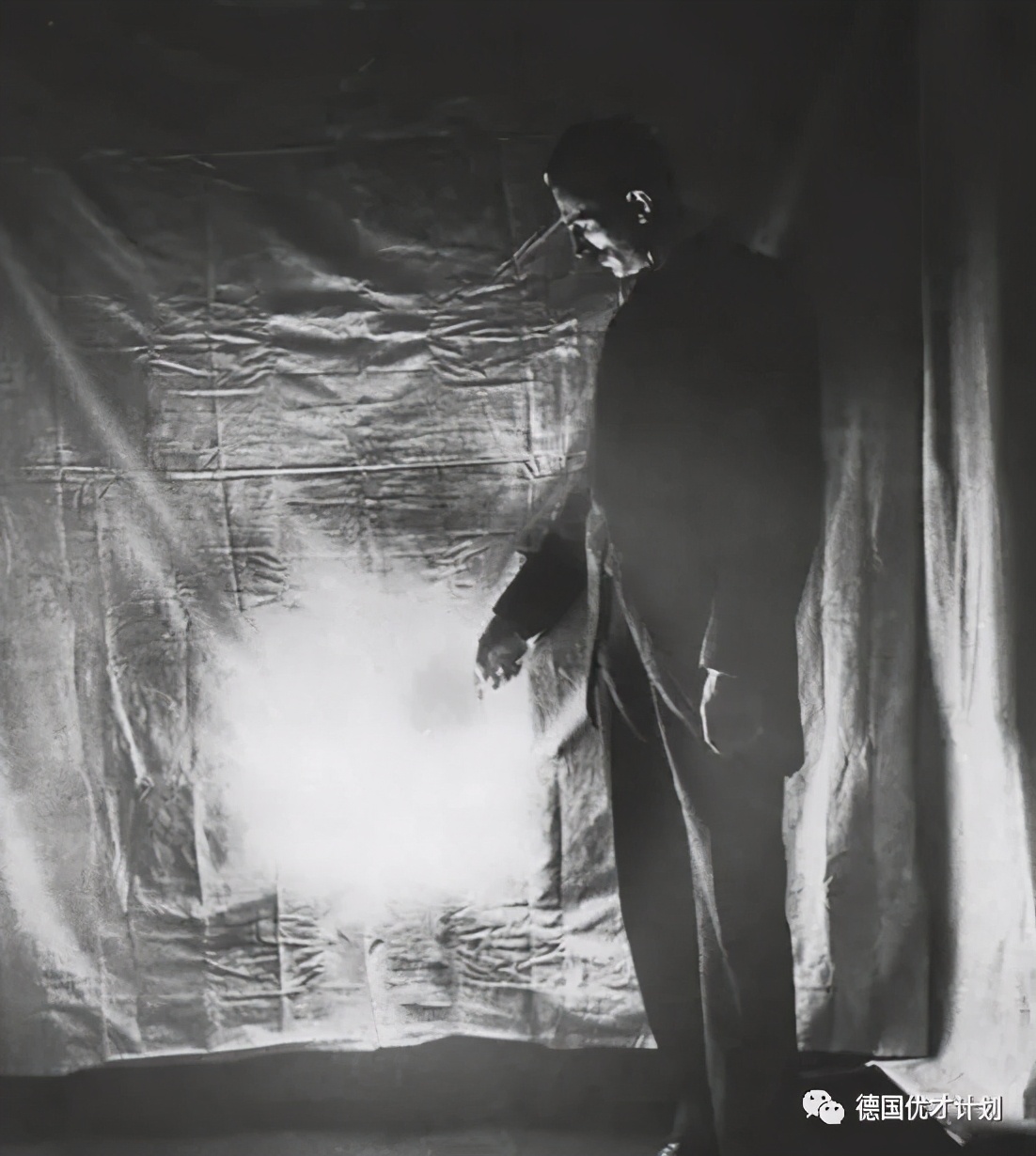 爱迪生对特斯拉的贡献,特斯拉最疯狂的一个科学家