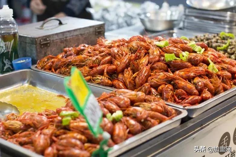 摆摊卖水果和卖小吃哪个赚钱,学校门口摆摊什么小吃最畅销