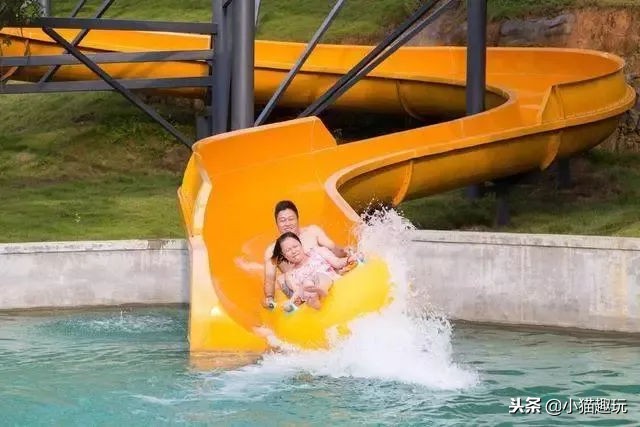 全世界最美的溶洞温泉,很美的天然溶洞温泉