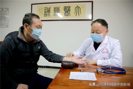 谁持彩练当空舞诗句,谁持彩练当空舞是几年级的诗