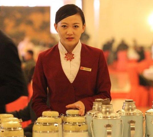 星级酒店服务员熬夜通宵,酒店楼层服务员上夜班是什么感受