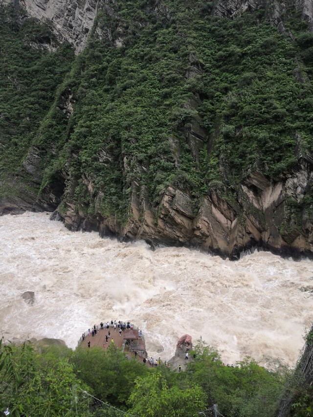 （二）虎跳峡：激越铿锵的震撼大片